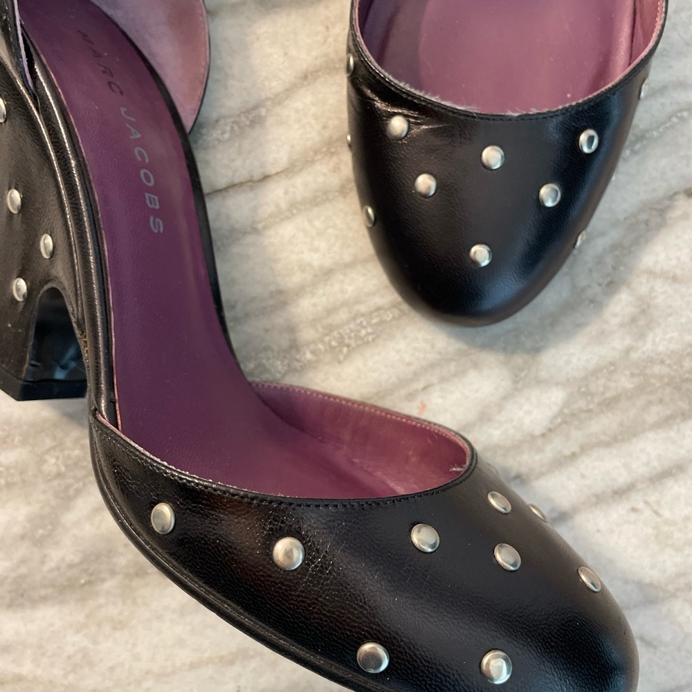 Marc Jacobs studded leather high heel wedge style ankle strap pumps size 7.5 - Picture 9 of 10